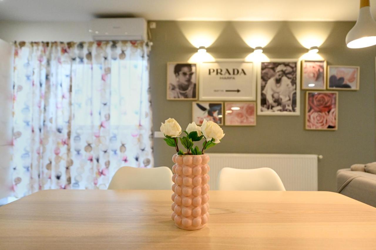 Splendid 2Br Apartment With Breathtaking Views Of Casa Poporului Bukarest Exteriör bild
