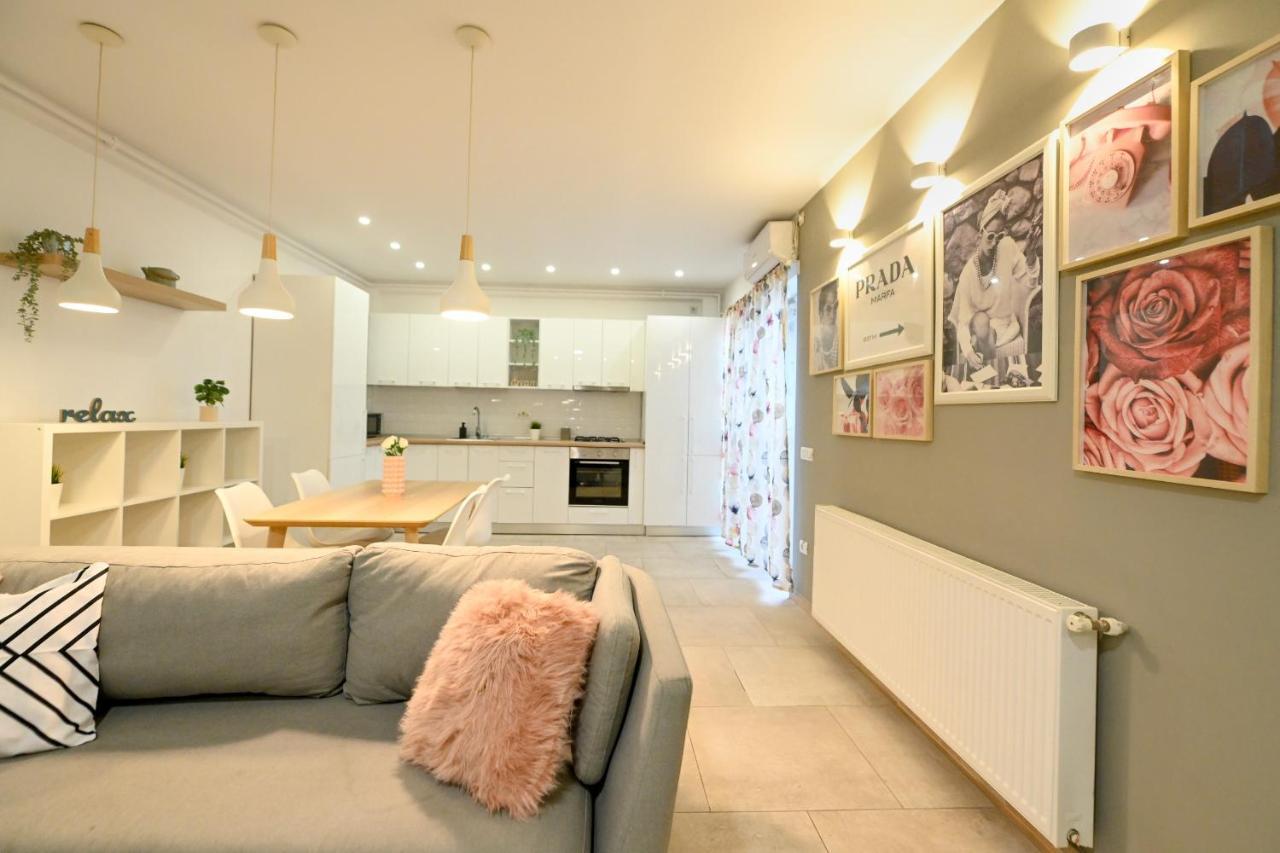 Splendid 2Br Apartment With Breathtaking Views Of Casa Poporului Bukarest Exteriör bild