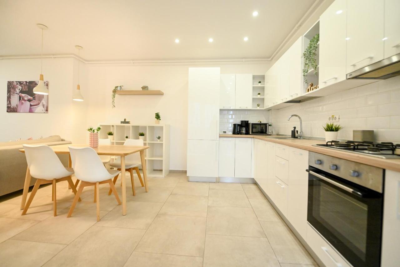 Splendid 2Br Apartment With Breathtaking Views Of Casa Poporului Bukarest Exteriör bild
