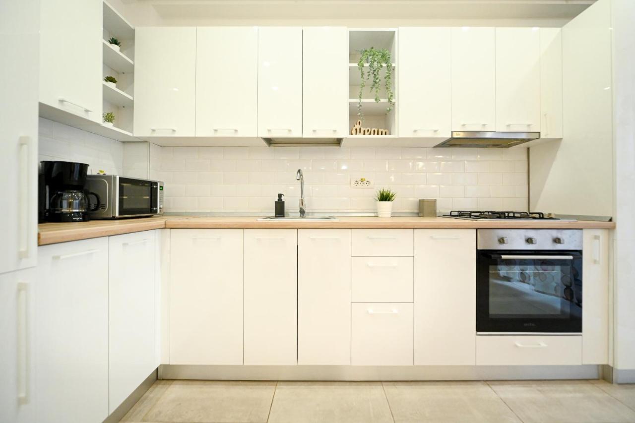 Splendid 2Br Apartment With Breathtaking Views Of Casa Poporului Bukarest Exteriör bild
