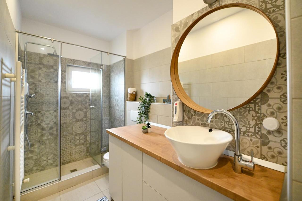 Splendid 2Br Apartment With Breathtaking Views Of Casa Poporului Bukarest Exteriör bild